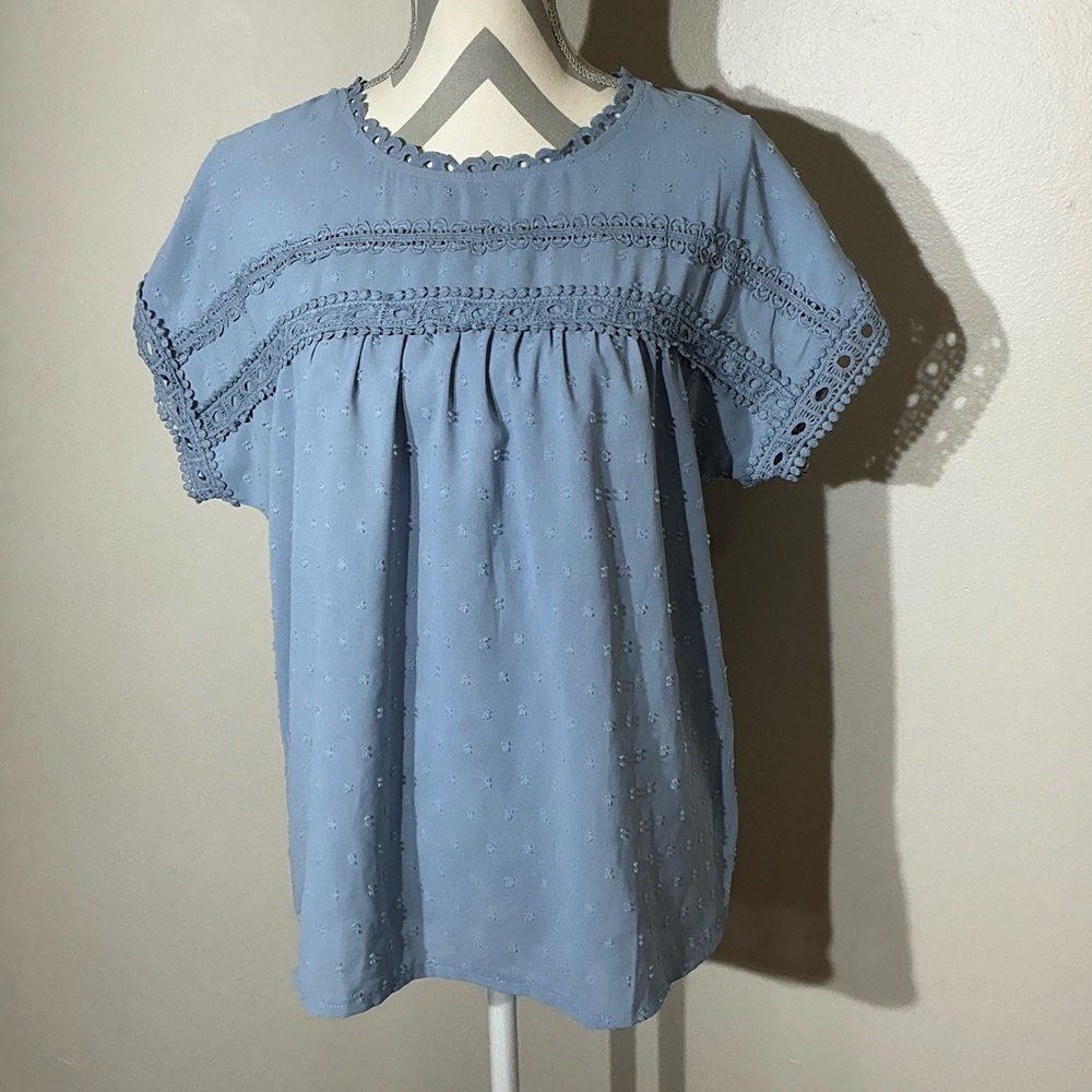 Chic Women’s Size Medium Blue Eyelet  Blouse